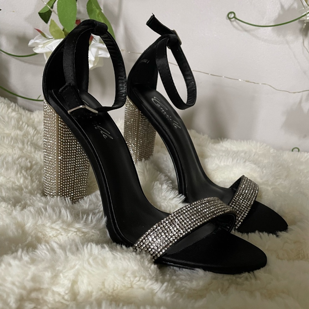 CAMILLE LA VIE black strap rhinestone high heels!